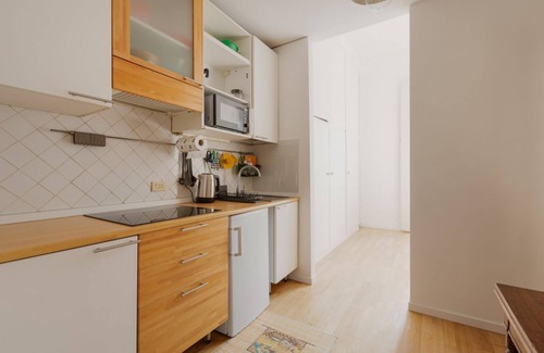 Zona Farini Apartment | Garibaldi & Isola District Functional Apartment