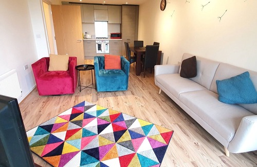 Greenhithe Apartment | Garland Modern Apartment Greenhithe 1 with Parking
