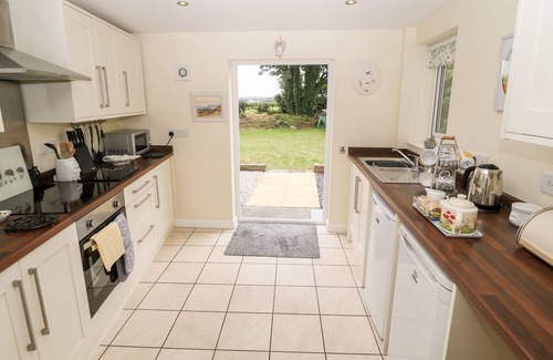 Llanddeusant Cottage | GARNEDD, pet friendly, character holiday cottage in Llanfaethlu