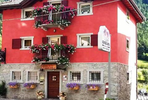 Temu Bed & Breakfast | Garni La Genziana