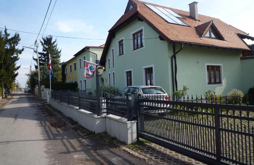 Hirschstetten Apartment | Gartenpension Prosl