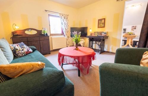 Hartenstein Apartment | Gartentraum, Feuergrill, Kids-Spielwelt, 4Räume