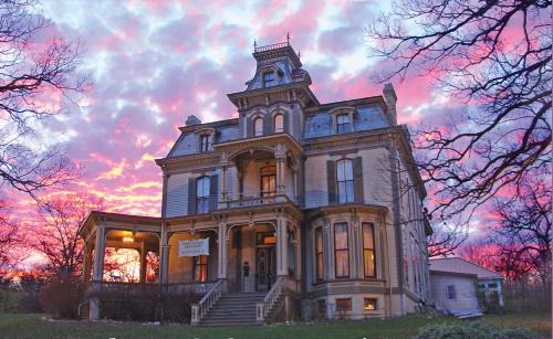 Hannibal Bed & Breakfast | Garth Woodside Mansion Bed and Breakfast