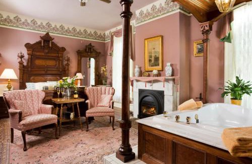 Hannibal Bed & Breakfast | Garth Woodside Mansion Bed and Breakfast