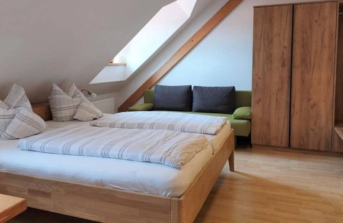 Kloech Bed & Breakfast | Gästehaus & Weinhof Radl Sabine and Christian - Double room with shower, WC