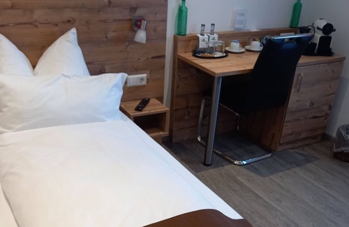 Calw House | Gasthaus Adler: Double Room with Private Bathroom and Garden View