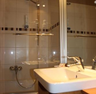 Heigenbruecken Hotel | Gasthof und Pension Zur Frischen Quelle