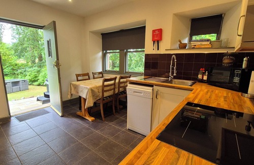 Laurencekirk Cottage | Gate Lodge - historic rural cottage with hot tub, Aberdeenshire