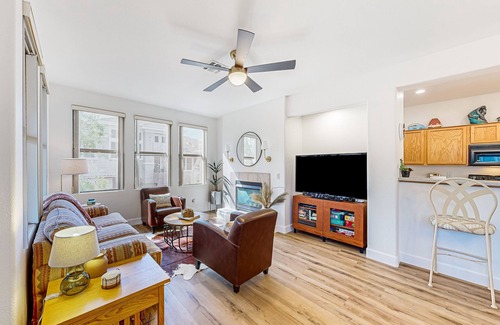 Kierland Condo | Gated community condo with pool, hot tub, gym, & private patio - near golf