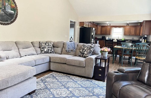 Spring Hill House | Gated home nestled in wooded setting- 10 min from Charleston!