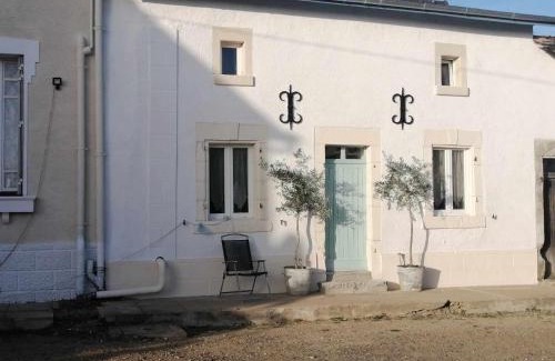 Taize-Maulais Bed & Breakfast | Gatekeepers Cottage Tiny House, Taizé, Deux-Sevres, Velo Francette