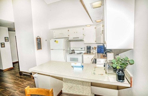 Mendon Condo | Gateway Condo Unit 25 - 12 to 15 minute drive to Killington Mountain