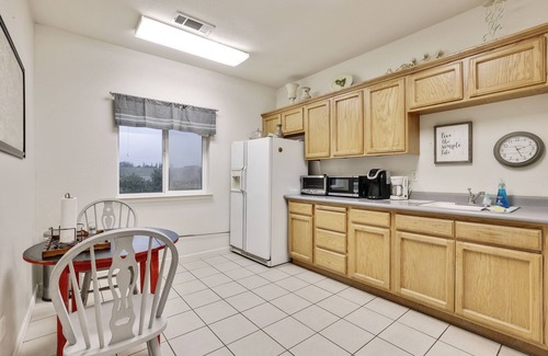 Springville Apartment | Gateway to Sequoia National Park, Golf, Springville