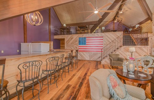 Clear Lake House | Gathering families, friends, & coworkers