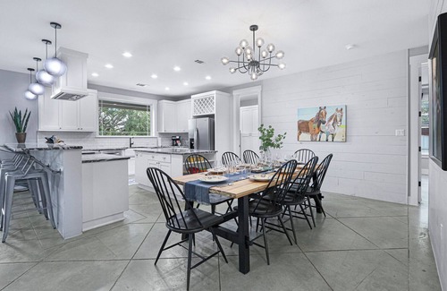Hays County House | Gatlin Getaway I Pool, Hot tub, Stargazing, Family Fun
