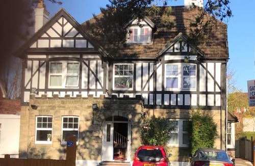 Horley Bed & Breakfast | Gatwick Castle B&B