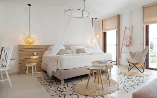 Santa Gertrudis Hotel | Gatzara Suites Santa Gertrudis