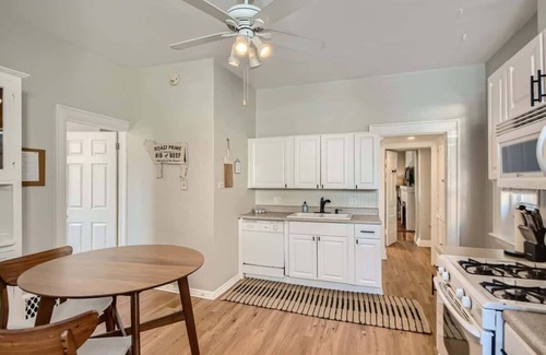 City Park Apartment | Gaylord by Modern Midstay/1Block to CityPark #G1