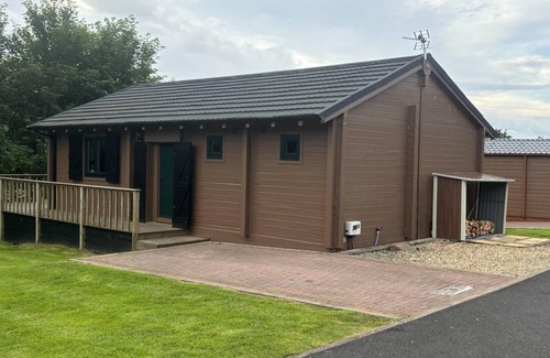 Newcastleton Cabin | 75 m² Lodge ∙ 2 bedrooms ∙ 5 guests