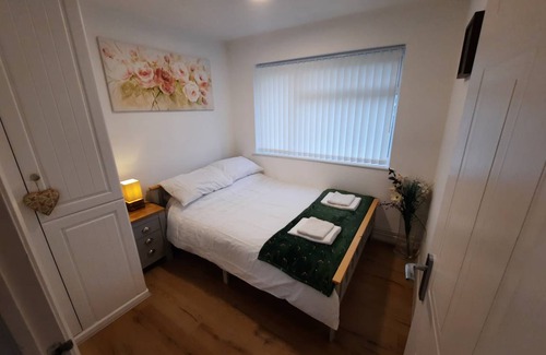St Margaret's at Cliffe Ski Chalet | 75 m² Chalet ∙ 2 bedrooms ∙ 4 guests