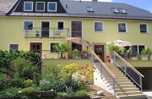 Schwarzenbach am Wald Apartment | Gemühtliche, aus Kiefer-Massivholz eingerichtete Fereinwohnung