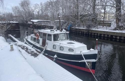 Brandenburg an der Havel Boat Rental | Gemütliches Wohnschiff