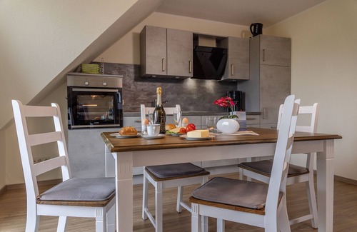 Horum Apartment | Gemütlich Eingerichtete Ferienwohnung im Obergeschoss für 4 Personen + Kleinkind