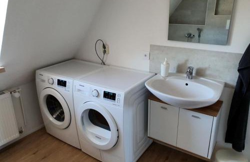 Wolmirstedt Apartment | Gemütliche Dachwohnung mit kleiner oder großer Dachterrasse nebeneinander