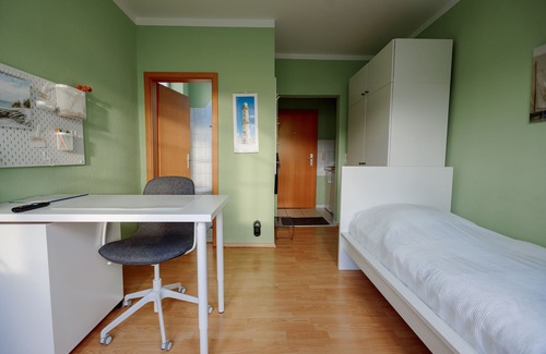 Ortsamt 5 Condo | Gemütliche, Komplette Kleine Gästewohnung mit Balkon in der Hansestadt Rostock