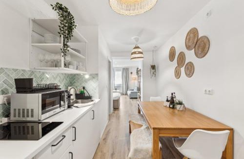 Barmbek-Sued Apartment | Gemütliches 2 Zimmer Ambient Apartment mit Queensize-Bett , Etagenbett& Schlafsofa in Alsternähe
