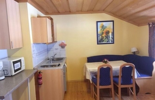 Bad Alexandersbad Apartment | Gemütliches Appartement mit Kaminofen in der 2. Etage