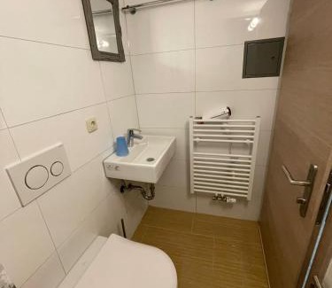 Ruesselsheim House | gemütliches und Schönes Zimmer Keller Geschoss K1