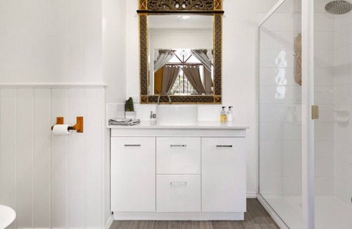 Gembrook Cottage | Gembrook Cottages - The Harem with Spa Bath and Wood Fire