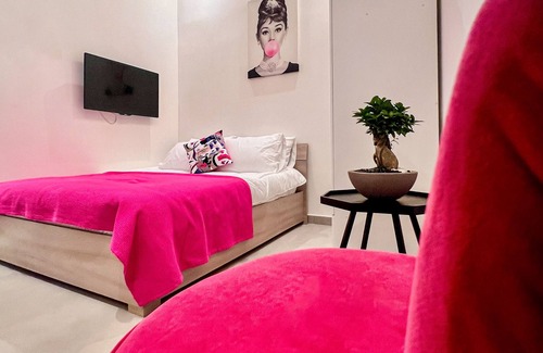 Gemmayzeh Hotel | Gemmayzeh House Fuchsia