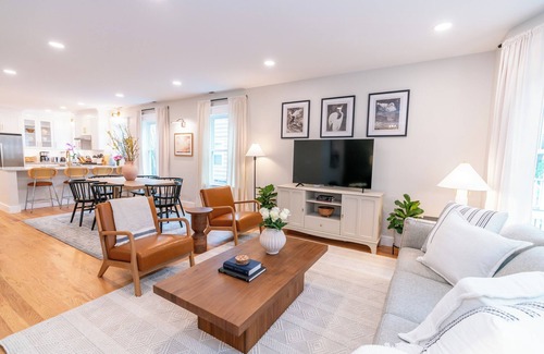 New Haven Apartment | Gemstone: Family-friendly, Close to Yale & Downtown New Haven