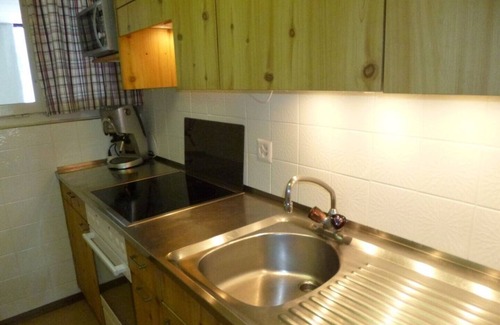 Davos-Dorf Apartment | Generous app. for 1- 4 people with balcony, swimming pool and sauna, Davos-Dorf