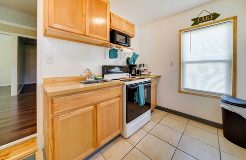 Geneva-on-the-Lake Cottage | Geneva Cottage w/Patio - Walk to Park, Lake Erie!