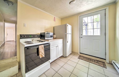 Geneva-on-the-Lake Cottage | Geneva-on-the-Lake Cottage w/Patio: Walk to Shore
