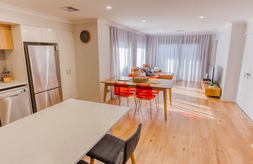 Geographe House | GeoBay Stay – Modern Comfort by the Coast