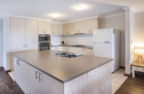 Geographe House | Geographe Marina Retreat- WIFI, Bikes and Kayaks