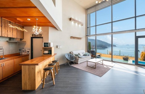 Geoje House | Geojedo Raonhiljo Pollvilla Pension