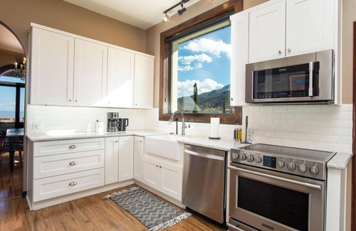 Jerome House | Geologist's House | Sleeps 8 | Close to Sedona