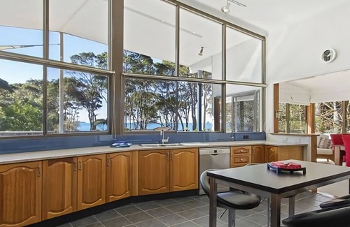 Lilli Pilli House | George Bass Drive A Well Kept Secret