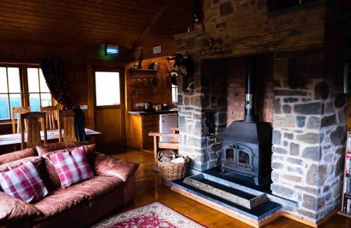 Welshpool Ski Chalet | George Cabin - Log Cabin in Wales with Hot tub
