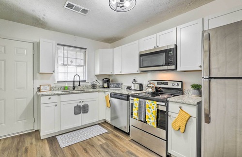 Conyers Cottage | Georgia Getaway w/Fireplace & Fenced-In Yard