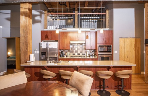 Wholesale District Apartment | Georgia Street 4 Bedroom Condo Downtown!