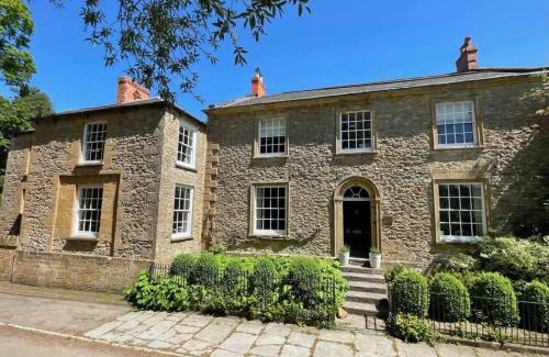 West Chinnock House | Georgian Home with Heated Swimming Pool