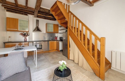 Les Halles Apartment | Geranimus 36B : Hearth of Paris
