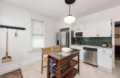 German Village House | German Charm Suites – Sleeps 8!