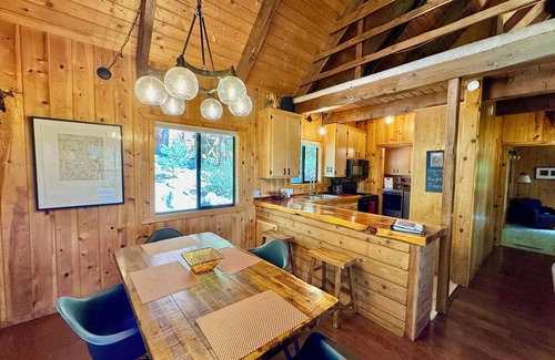 Idyllwild Cabin | Get a Peaceful, Easy Feeling at Naughty Pines/Read Our Reviews!
